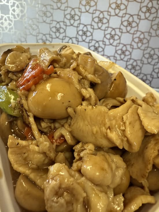 W08. Moo Goo Guy Pan 鮮蘑菇炒雞片